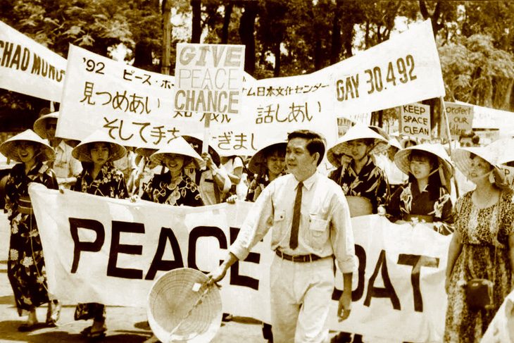 Dấn thân đòi hòa bình trên đường phố Sài Gòn - Ảnh 1.