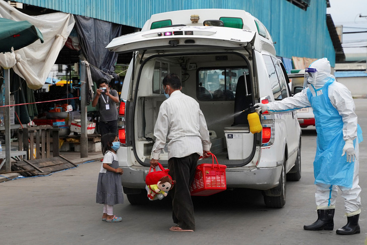 Campuchia giữ phong tỏa thủ đô và Bavet giáp giới Việt Nam - Ảnh 2.