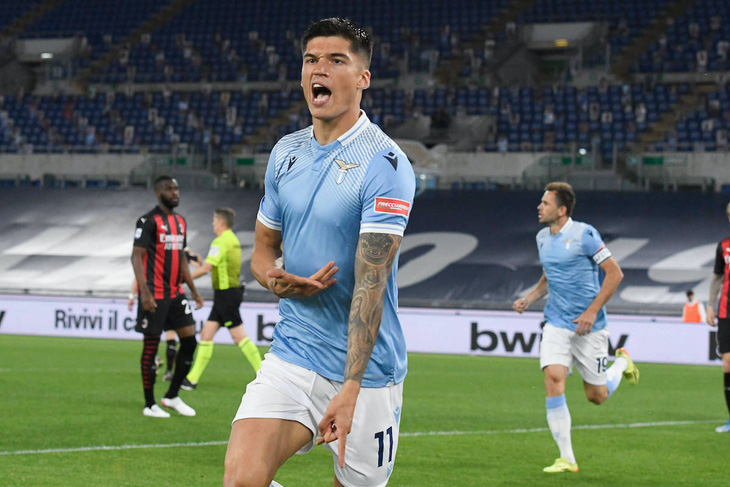 Thảm bại trước Lazio, AC Milan hết cửa vô địch - Ảnh 2.