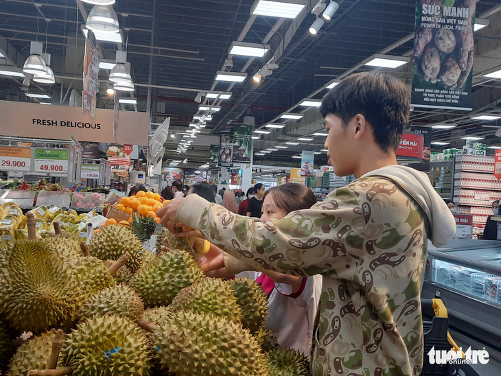 TP.HCM: Lập biên bản xử phạt 6 người không đeo khẩu trang - Ảnh 9.