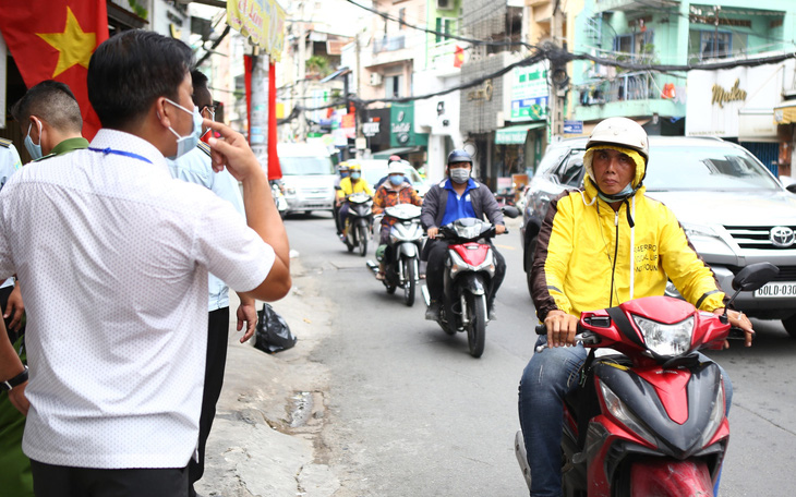 TP.HCM: Lập biên bản xử phạt 6 người không đeo khẩu trang