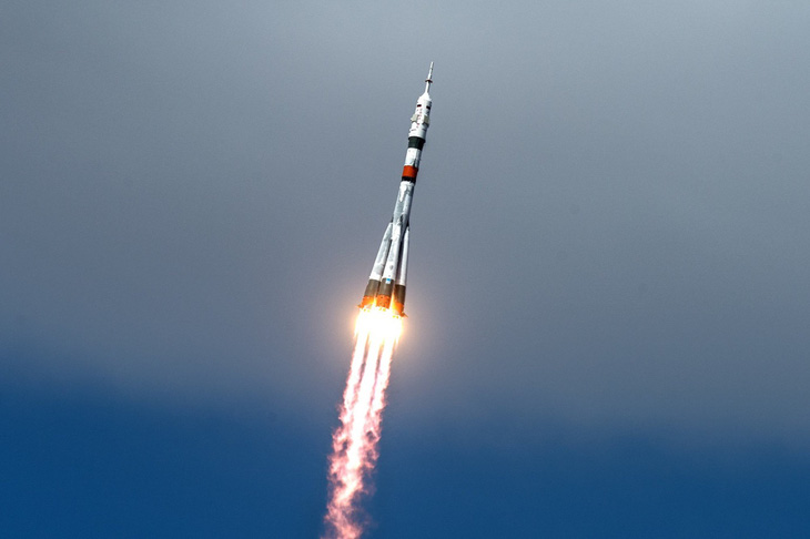 Nga phóng thành công chùm vệ tinh Internet và liên lạc của Anh lên quỹ đạo Trái Đất - Ảnh 1.