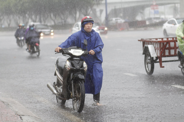 Miền Nam có mưa trong dịp lễ - Ảnh 1.