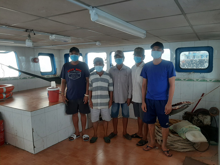 2 tàu lặng lẽ trên biển Tây đảo Phú Quốc, thì ra tất cả thuyền viên né dịch từ Campuchia về - Ảnh 1.
