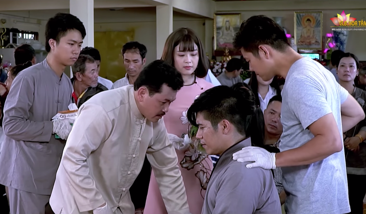 Diễn viên đóng vai người mù để ông Võ Hoàng Yên chữa bệnh cầu cứu - Ảnh 1.
