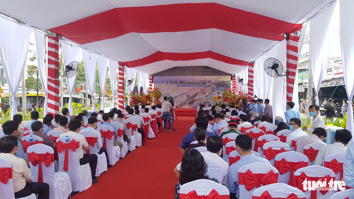 Phó chủ tịch nước Võ Thị Ánh Xuân dự lễ khánh thành cầu Nguyễn Thái Học - Ảnh 1.
