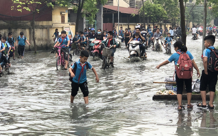 Bắc Ninh phạt 2,2 tỉ đồng, đóng cửa sản xuất 9 tháng 6 cơ sở sản xuất ở làng nghề giấy Phong Khê