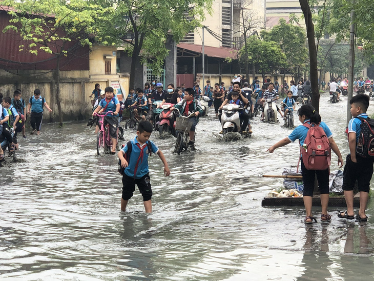 Thêm 8 doanh nghiệp sản xuất giấy bị đình chỉ và phạt 2,2 tỉ đồng vì xả thải vượt quy chuẩn 10 lần - Ảnh 1.