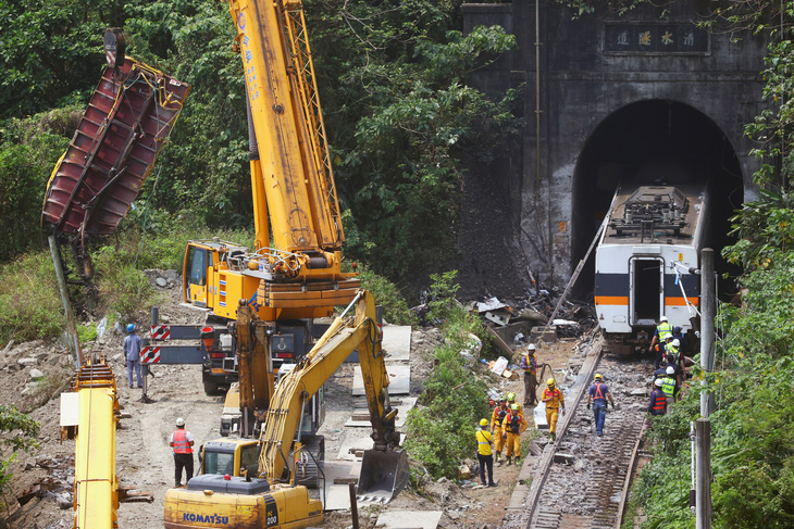 Đài Loan không cho lãnh đạo giao thông từ chức sau tai nạn đường sắt - Ảnh 1.