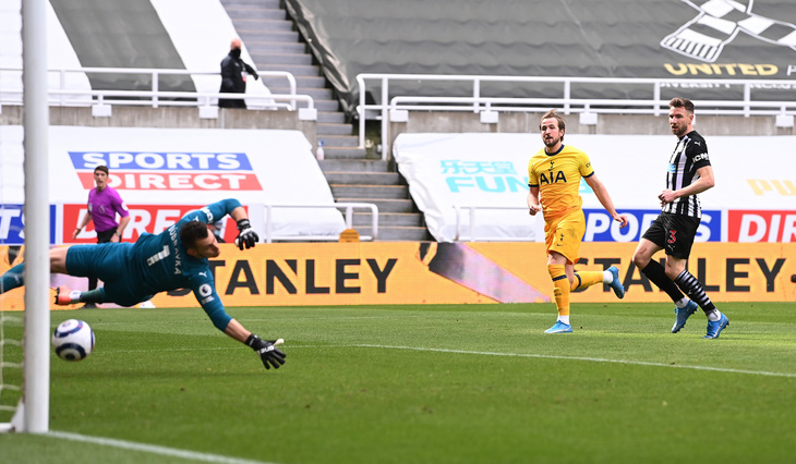 Đánh rơi chiến thắng trước Newcastle, Tottenham lỡ cơ hội vào tốp 4 - Ảnh 3.