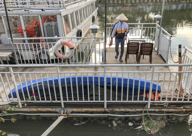 Vớt hàng chục ghe cá chết trên kênh Nhiêu Lộc - Thị Nghè - Ảnh 6.