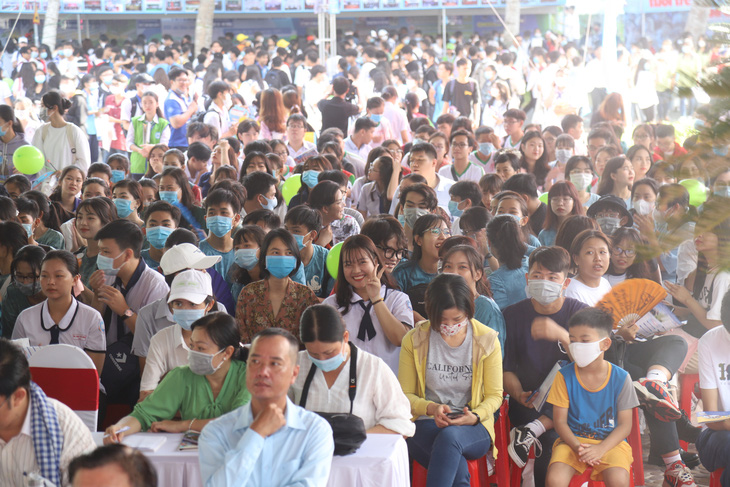 Tư vấn tuyển sinh hướng nghiệp ở Cần Thơ: Xét tuyển ngành y sẽ dễ hơn vì... COVID? - Ảnh 4.