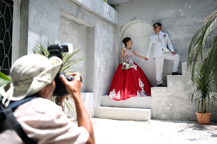 Theo chân nhóm nhiếp ảnh gia chụp ảnh cưới giá 0 đồng - Ảnh 1.