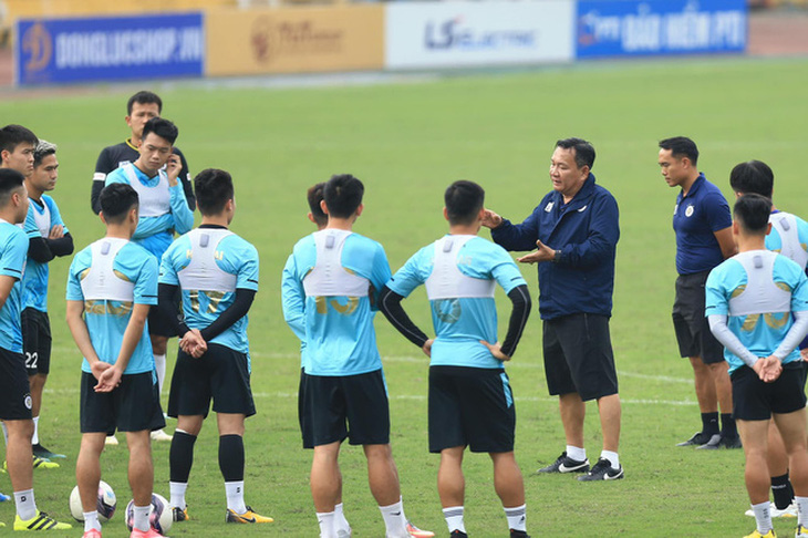 HLV Hoàng Văn Phúc: Quang Hải có thể ra sân trong trận gặp CLB Viettel - Ảnh 2.