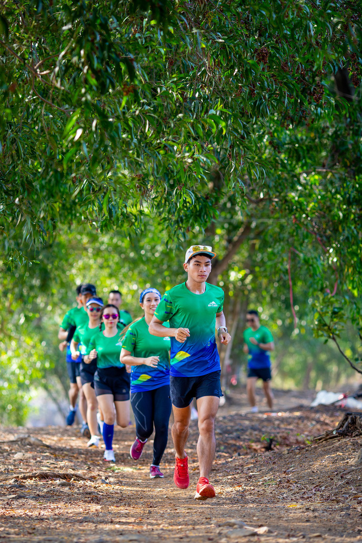 Hơn 3.000 người chinh phục cung đường marathon núi Bà Đen - Ảnh 4.