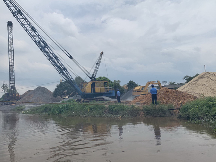 TP.HCM vẫn còn 52 bến thủy không phép gây ô nhiễm - Ảnh 1.