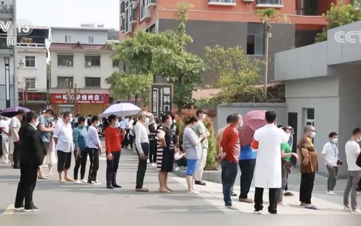 Trung Quốc tiêm vắc xin toàn bộ 300.000 dân ở biên giới để ngăn dịch 