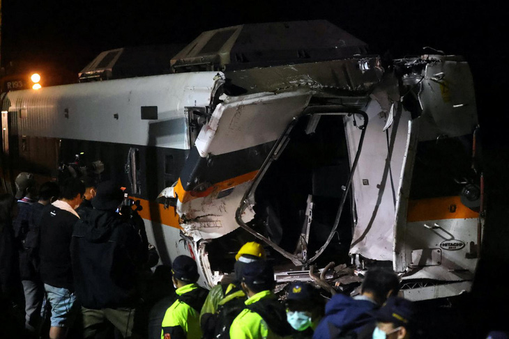 Lộ ảnh quản lý công trường gây tai nạn đường sắt thảm khốc vô cảm đứng nhìn nạn nhân - Ảnh 3.