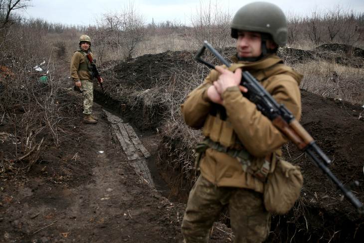 Nga đưa khí tài tới biên giới, Ukraine hối thúc NATO kết nạp thành viên - Ảnh 2.