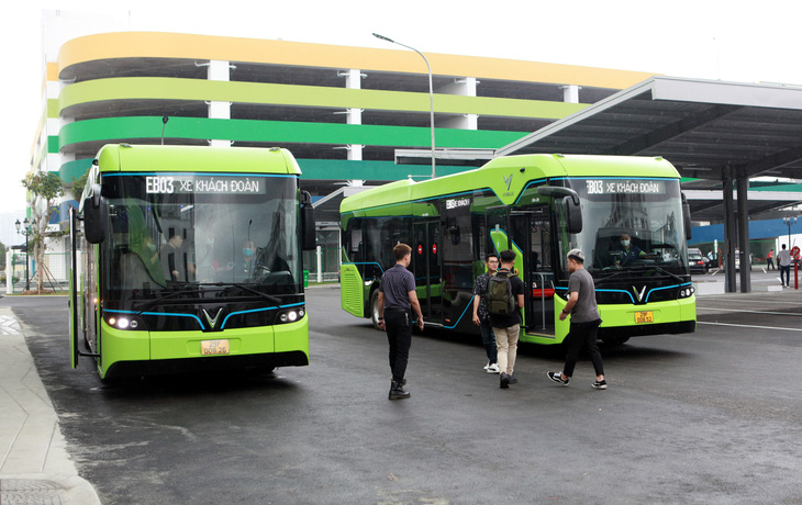 Xe buýt điện thông minh đầu tiên của Việt Nam chính thức lăn bánh - Ảnh 3.