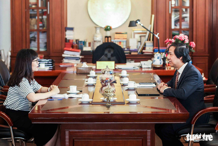 Tân Bộ trưởng Bộ GD-ĐT Nguyễn Kim Sơn: Tôi mong đời sống người thầy được cải thiện - Ảnh 2.