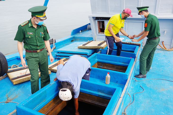 Bắt tàu chở 80.000 lít dầu ở vùng biển Côn Đảo - Ảnh 1.
