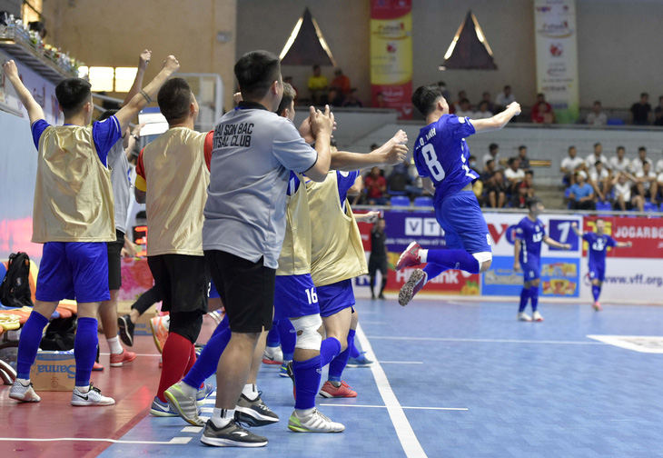 Futsal: Đương kim vô địch Thái Sơn Nam thất bại ngay ngày khai mạc - Ảnh 2.