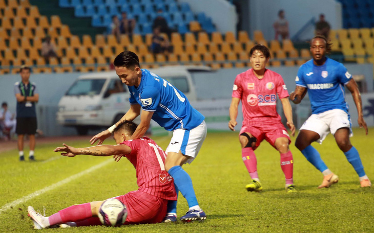 Các cầu thủ Than Quảng Ninh lại 