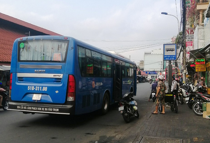Từ ngày mai 8-6, TP.HCM tạm ngưng thêm 18 tuyến xe buýt do dịch COVID-19 - Ảnh 1.