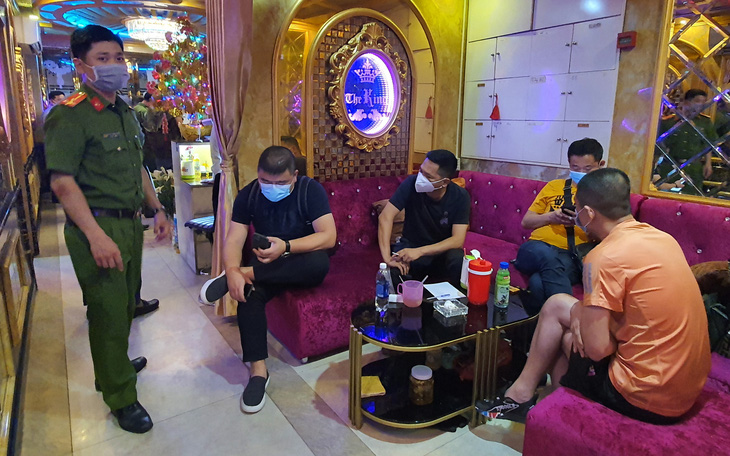 Xử lý quán bar, karaoke vi phạm phòng dịch:  Rút giấy phép rồi sao, có 