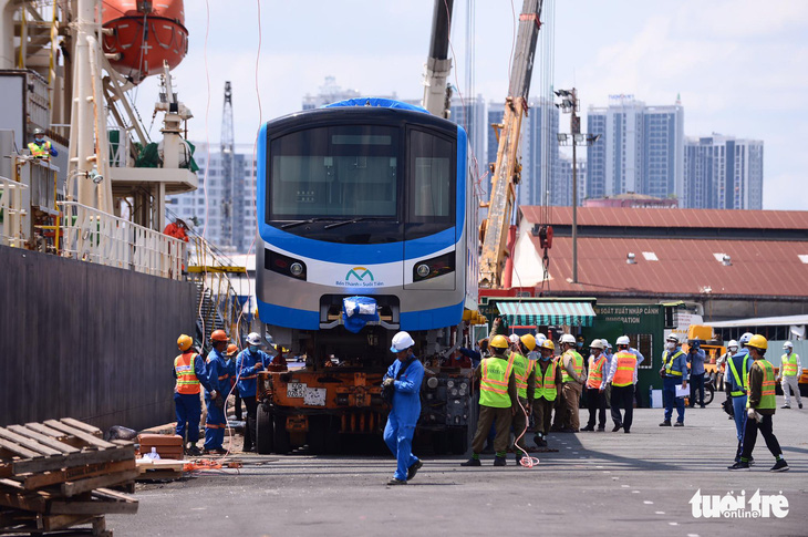 Hai đoàn tàu của metro số 1 đã cập cảng Khánh Hội - Ảnh 3.