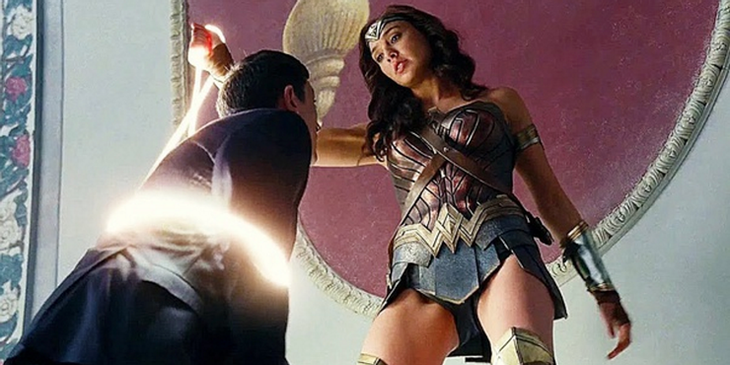 Wonder Woman từng bị đạo diễn Justice League đe dọa sự nghiệp - Ảnh 1.