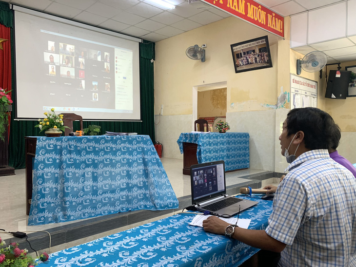 Nơi cho học sinh nghỉ, nơi thi học kỳ trực tuyến, riêng Quảng Ngãi cho học lại - Ảnh 2.
