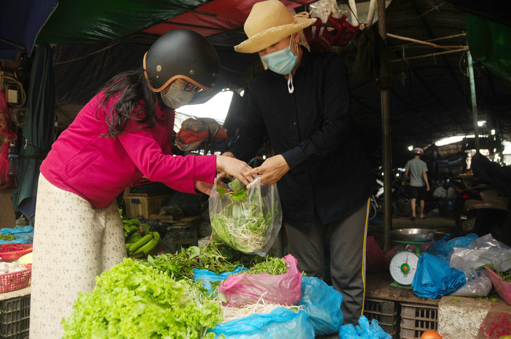 Người Đà Nẵng đi chợ mùa COVID-19 - Ảnh 5.