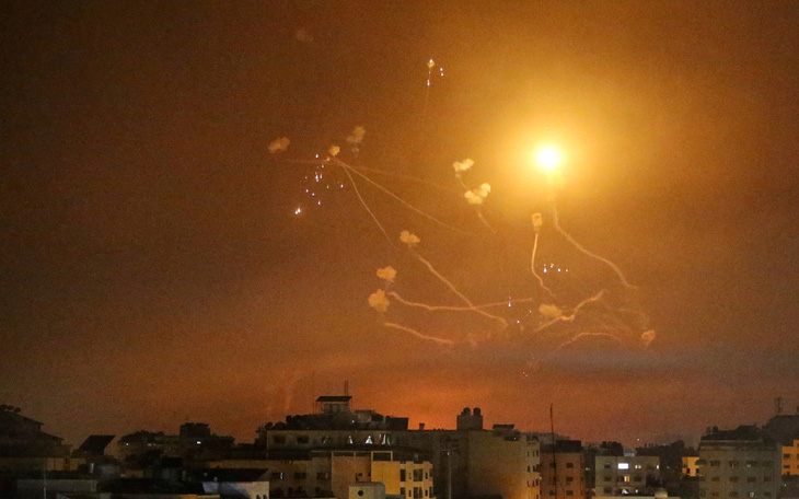 Israel và Hamas tiếp tục hàng trăm đợt không kích trên dải Gaza