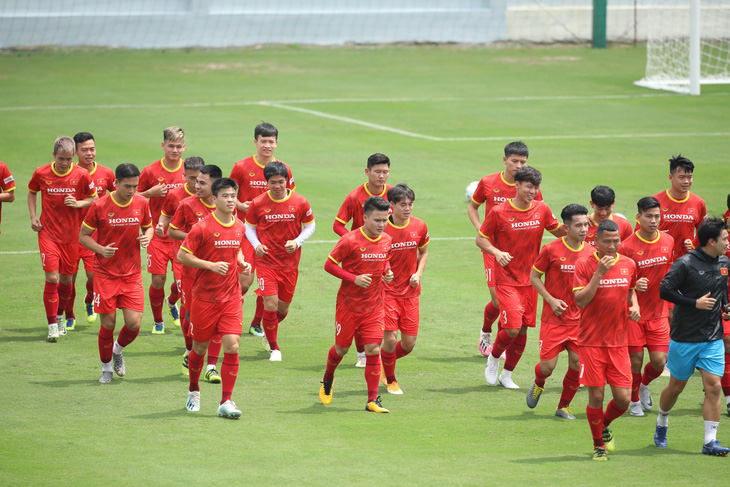 Chuẩn bị vòng loại thứ 2 World Cup 2022: Đội tuyển Việt Nam hành xác - Ảnh 1.