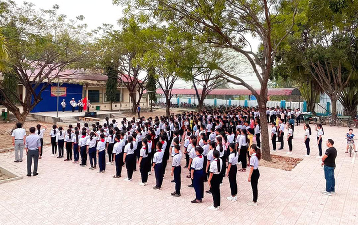 Học sinh Bình Thuận dừng đến trường từ 13-5, Nghệ An nghỉ hè sớm 1 tuần - Ảnh 1.