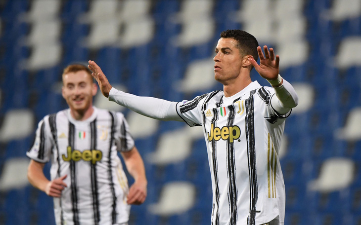 Ronaldo ghi bàn thứ 100 cho Juventus