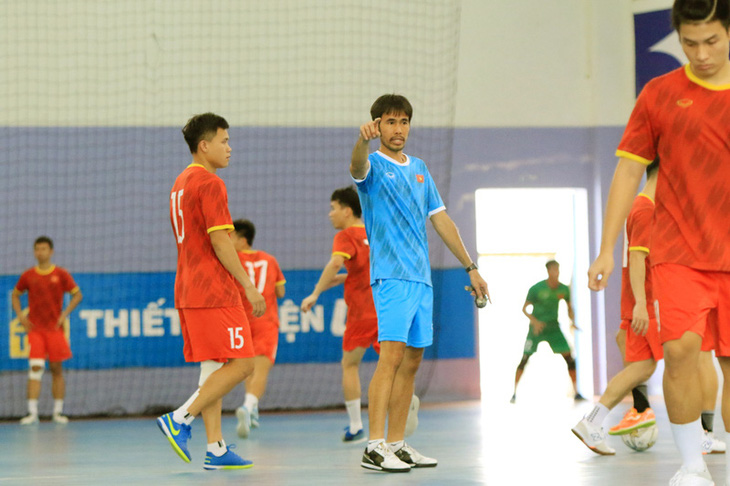 Tuyển futsal Việt Nam lên đường sang UAE chinh phục vé dự World Cup 2021 - Ảnh 1.