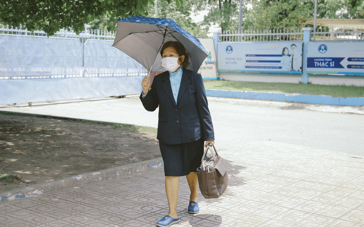 Người phụ nữ 71 tuổi 4 năm đi xe buýt từ Tiền Giang lên TP.HCM học thạc sĩ