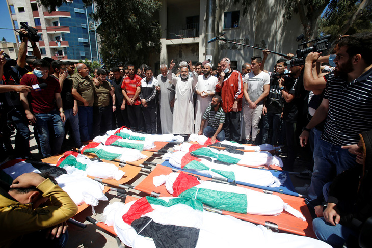 Gia đình 10 người Palestine chết thảm vì tên lửa Israel - Ảnh 1.
