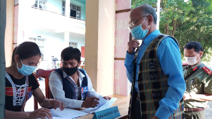 Gần 5.000 cử tri vùng biên giới Quảng Nam hoàn thành bầu cử sớm - Ảnh 3.