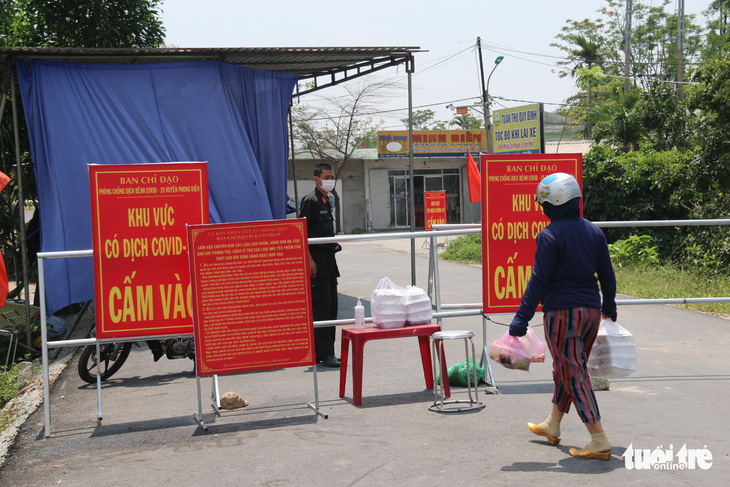 Băng ruộng vào xã đang phong tỏa đánh ghen, bị phạt 46 triệu đồng và đưa đi cách ly - Ảnh 1.