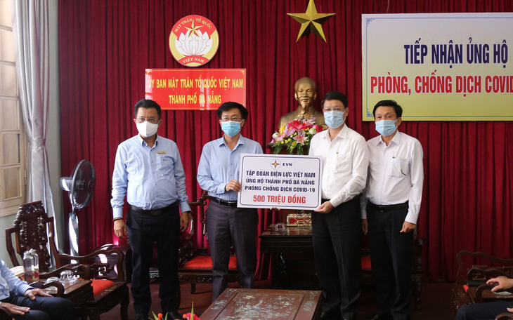 Ngành điện trao 600 triệu đồng ủng hộ Đà Nẵng chống dịch COVID-19