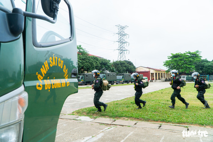Gần 300 cán bộ, chiến sĩ cảnh sát cơ động lên đường ‘chi viện’ cho Bắc Giang - Ảnh 7.