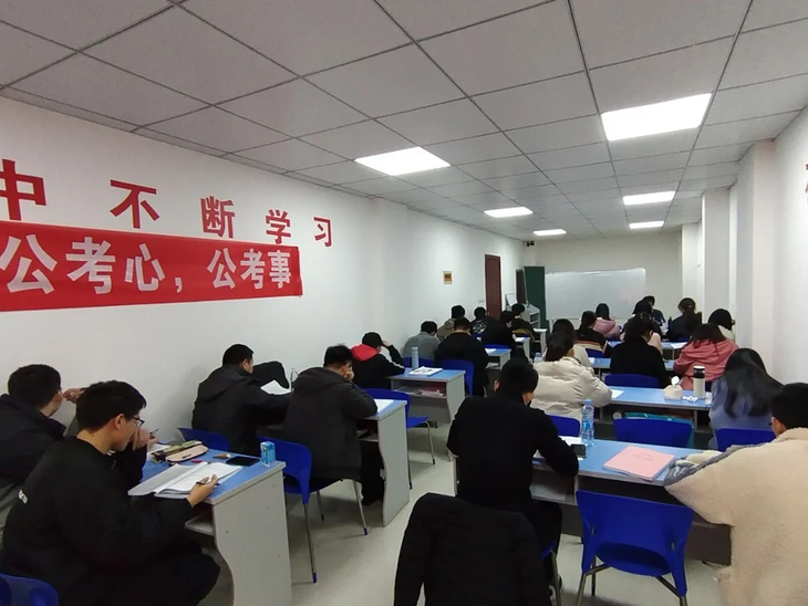 Người trẻ Trung Quốc quay lại đi làm nhà nước vì COVID-19 - Ảnh 2.