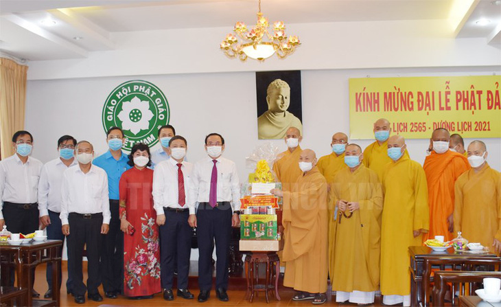 Lãnh đạo TP.HCM thăm cá nhân, đơn vị Phật giáo tiêu biểu - Ảnh 1.