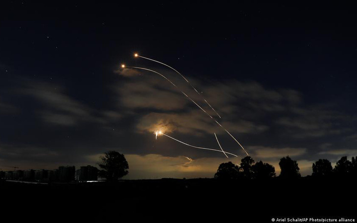 Rocket bay từ hướng Libăng, Israel pháo kích đáp trả