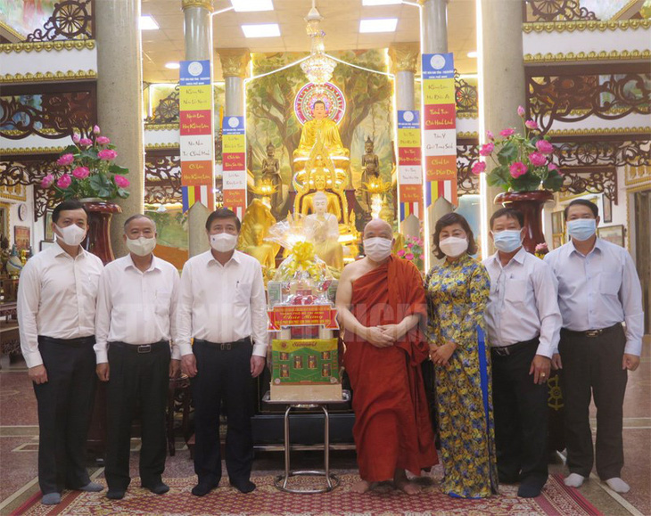 Lãnh đạo TP.HCM thăm cá nhân, đơn vị Phật giáo tiêu biểu - Ảnh 3.