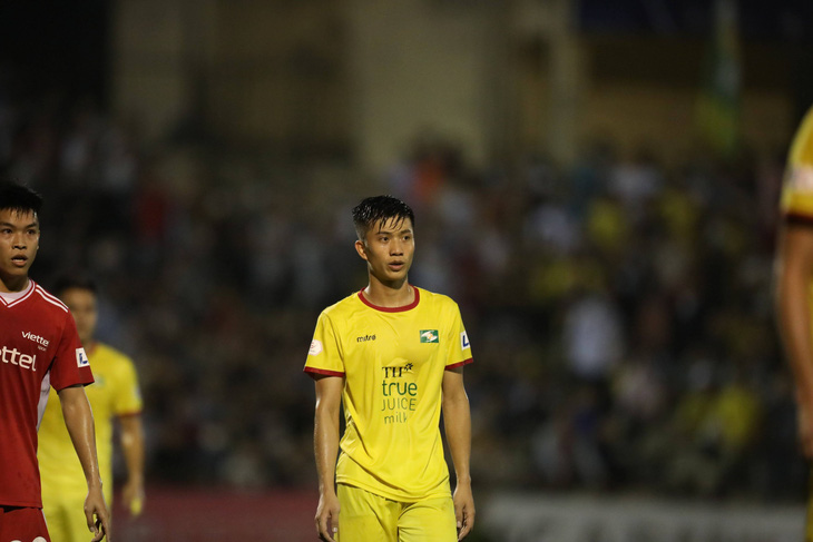 Phan Văn Đức ký hợp đồng ở lại Sông Lam Nghệ An thêm 3 năm - Ảnh 1.